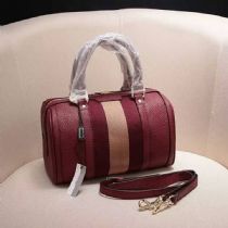 独立调查丨“掉价”的钻石：万元钻戒回收价不足2600元其中1700多元来自金戒托(图1)