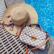 品牌包包 LV 男女箱包微信免费代理 一件代发_