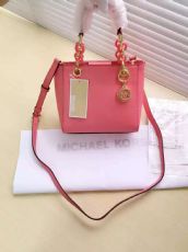 霍建华林心如大婚背高仿名牌包包进婚礼现场_