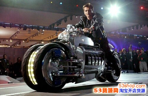 速度巅峰,从机车上摔落将不再成为意外. 道奇战斧是美国克高清图片