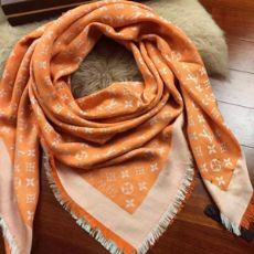 精仿围巾在哪买?原单高仿真丝羊绒围巾一手货