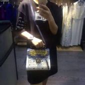 �ݳ�Ʒ�߷�һ��һԭ��������������û��۸���Ҫ����Ǯ