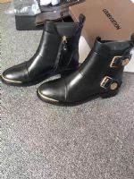 ����������һ��һ�߷�����Ь�������õ�ʲô�۸�