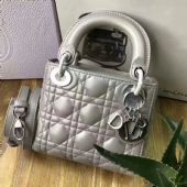 �߷�DiorЬ�������򣬸���ҽ���һ�´�Ŵ�Լ��������