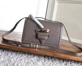 LOEWE������Barcelona���ǰ���СţƤ�߷°������һ�