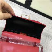 �����¿��׵ĸ߷��ݳ�Ʒ����רӪ�����У�һ�����Ǯ�û�