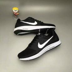 Nike耐克 登月7代