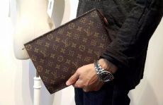 �߷°������ڵļ۸���100-400Ԫ֮�䣬�߶˵ĸ߷°����۸�