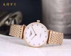 �߷��ֱ���վһ�ֻ�Դ�����ң���֤��������