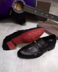 һ��һ�߷�����Ь���������������µ�