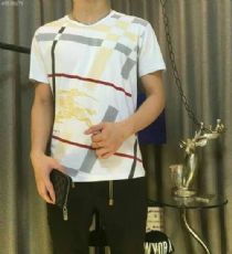 ���ݸߵ��ݳ�Ʒ��װ�������µ��۸��ʵ��