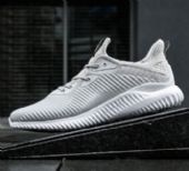 �߷�Ь�ڹ��������г������У�����Ǯ������