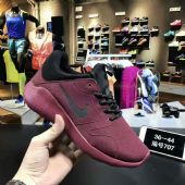 ����ҽ���������Ь����Ʒ�����𣬼۸�һ�����Ǯ