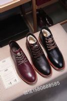 LV һ��һ�߷���Ь ʱ�п� ��Ѵ���