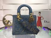 �����˵һ˵һ��һ�߷����ư������У�һ�����Ǯ