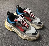 ���ڸ�Ʒ��Ь�������г�