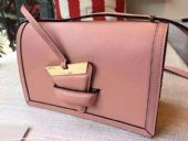 ���ݸ߷°��������г���̸һ̸A���г��û���״