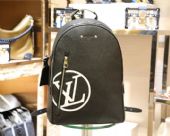 LV ARMAND˫���,ͷ����Ȼˤ��ţƤ�����ʸ��³�����