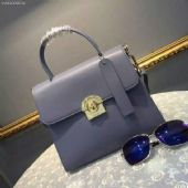 PRada����Ů��������,�û��۸��Ŷ���Ǯ
