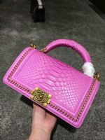 给大家普及下怎么找高仿包包厂家拿货微信