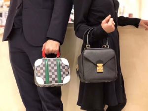 ���ư��� ����Ů������Ʒ��һ�ֻ�Դ����