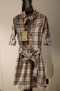 �����¹��ݸߵ���װ����һ�ֻ�Դ,һ����������