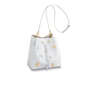 ���ݸߵ��ݳ�Ʒ����������ֱ����ȫ���д�������һ������